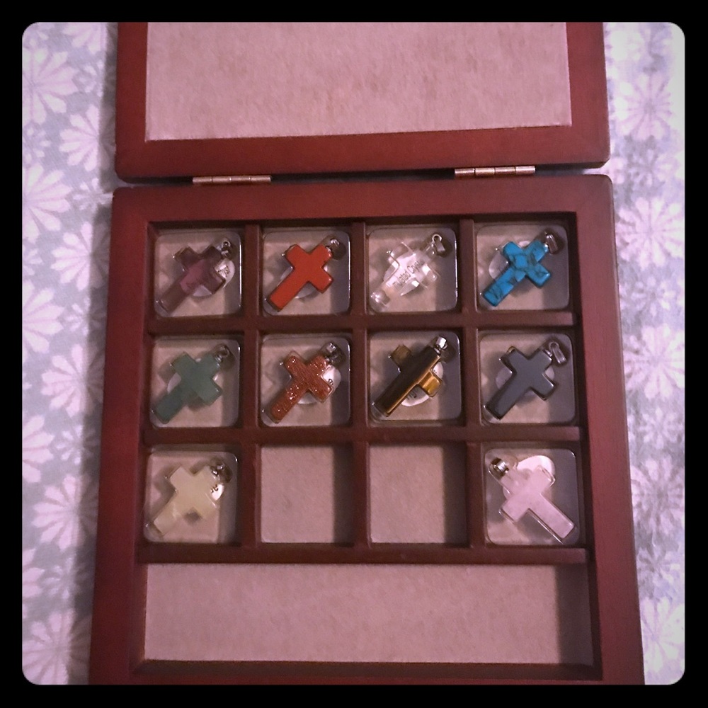 10 cross charms